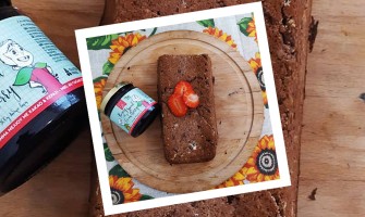 Συνταγή για κέικ με μπανάνα και φράουλα χωρίς ζάχαρη