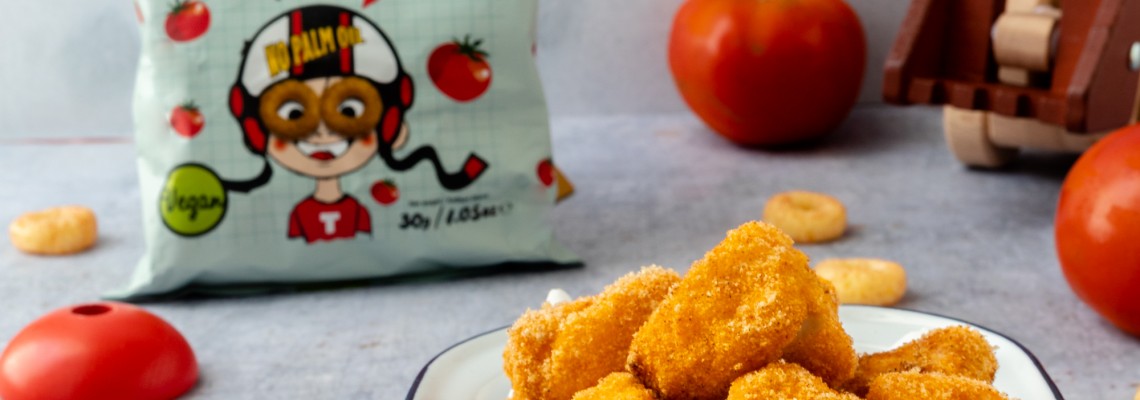 Συνταγή για τραγανιστές κοτομπουκιές με βιολογικό σνακ δημητριακών με ντομάτα