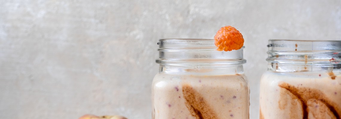 Smoothies ροδάκινου με σμέουρα και cashews