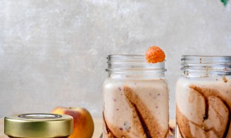 Smoothies ροδάκινου με σμέουρα και cashews