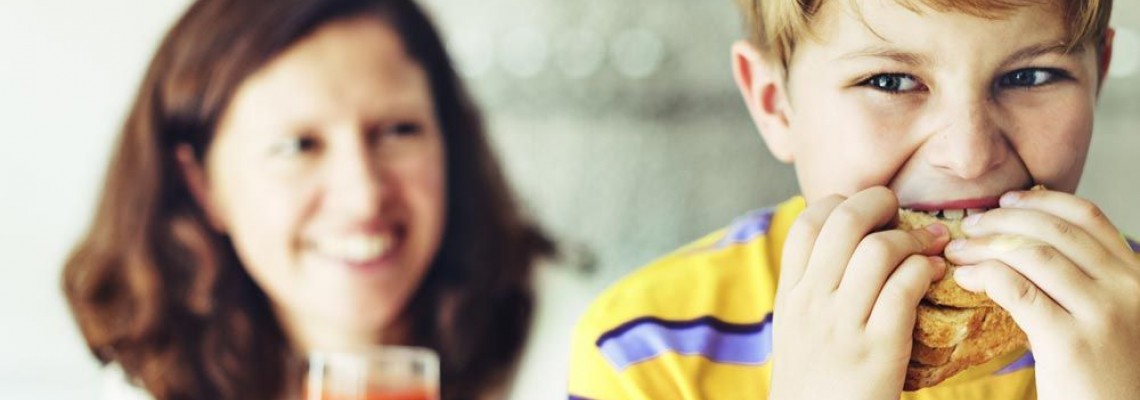 Παιδιά: Πώς θα τα μάθουμε να τρώνε σωστά;